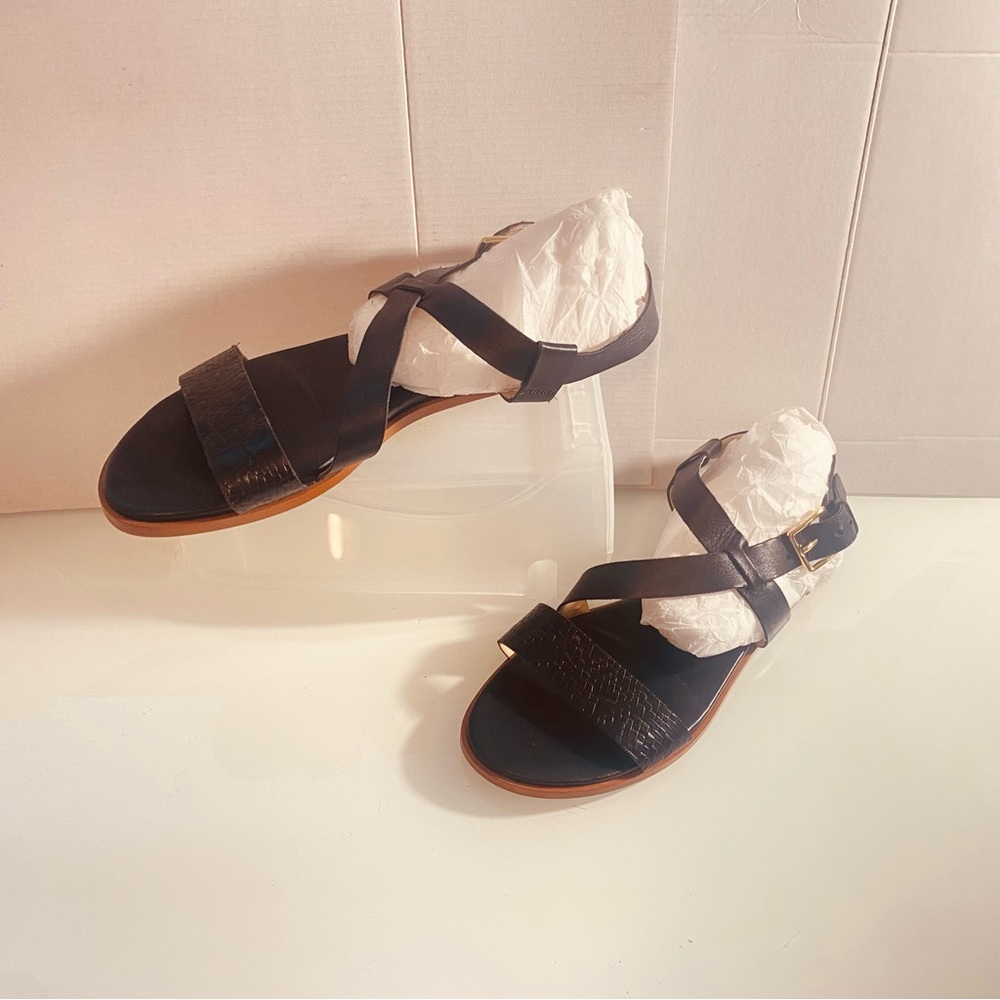 Cole Haan Black SZ 9B leather Flat Sandals with Ankle Strap
Casual/Beach Comfy
